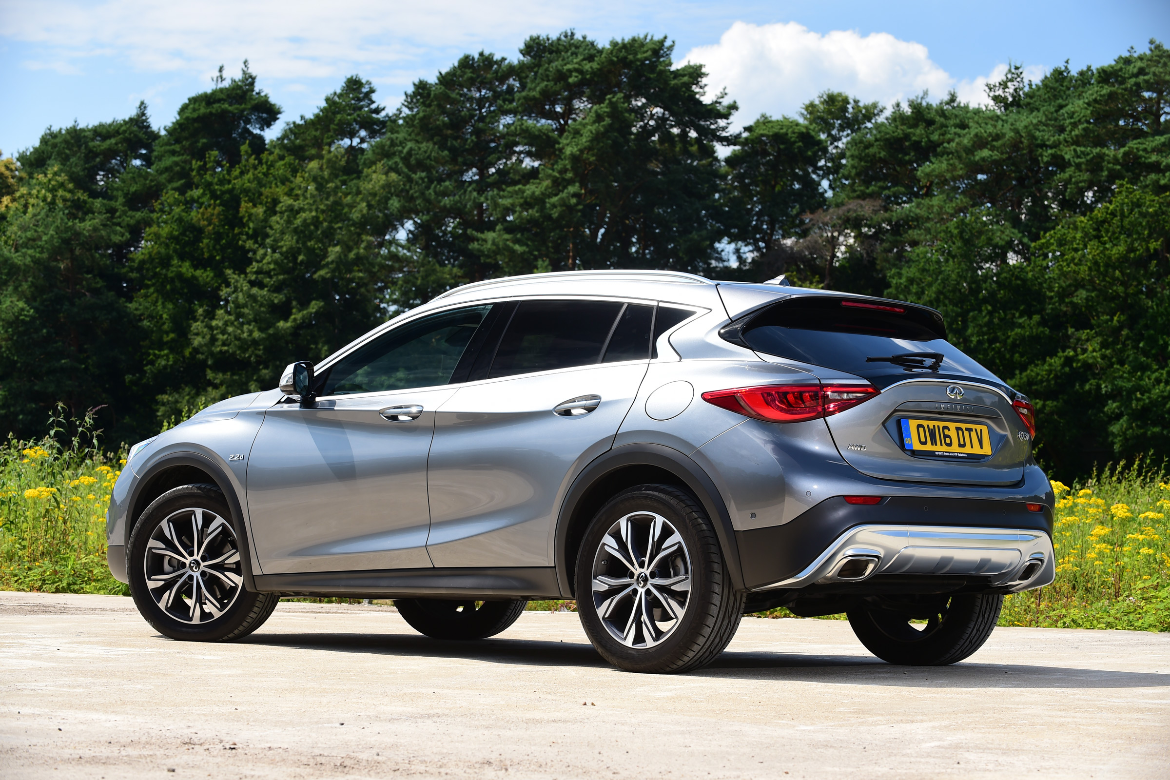 Infiniti QX30 2016 - rear quarter