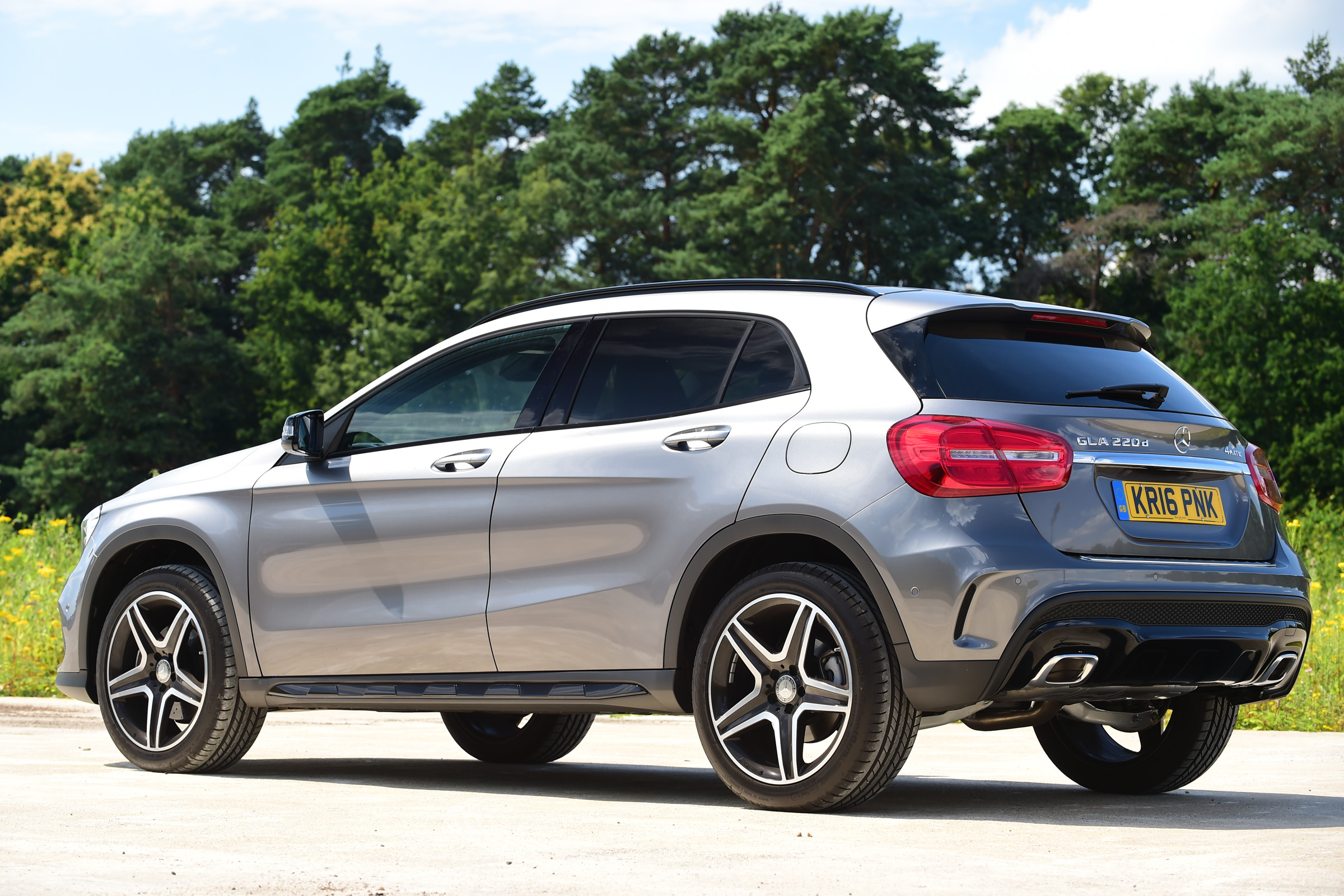 Mercedes GLA 2016 - rear quarter