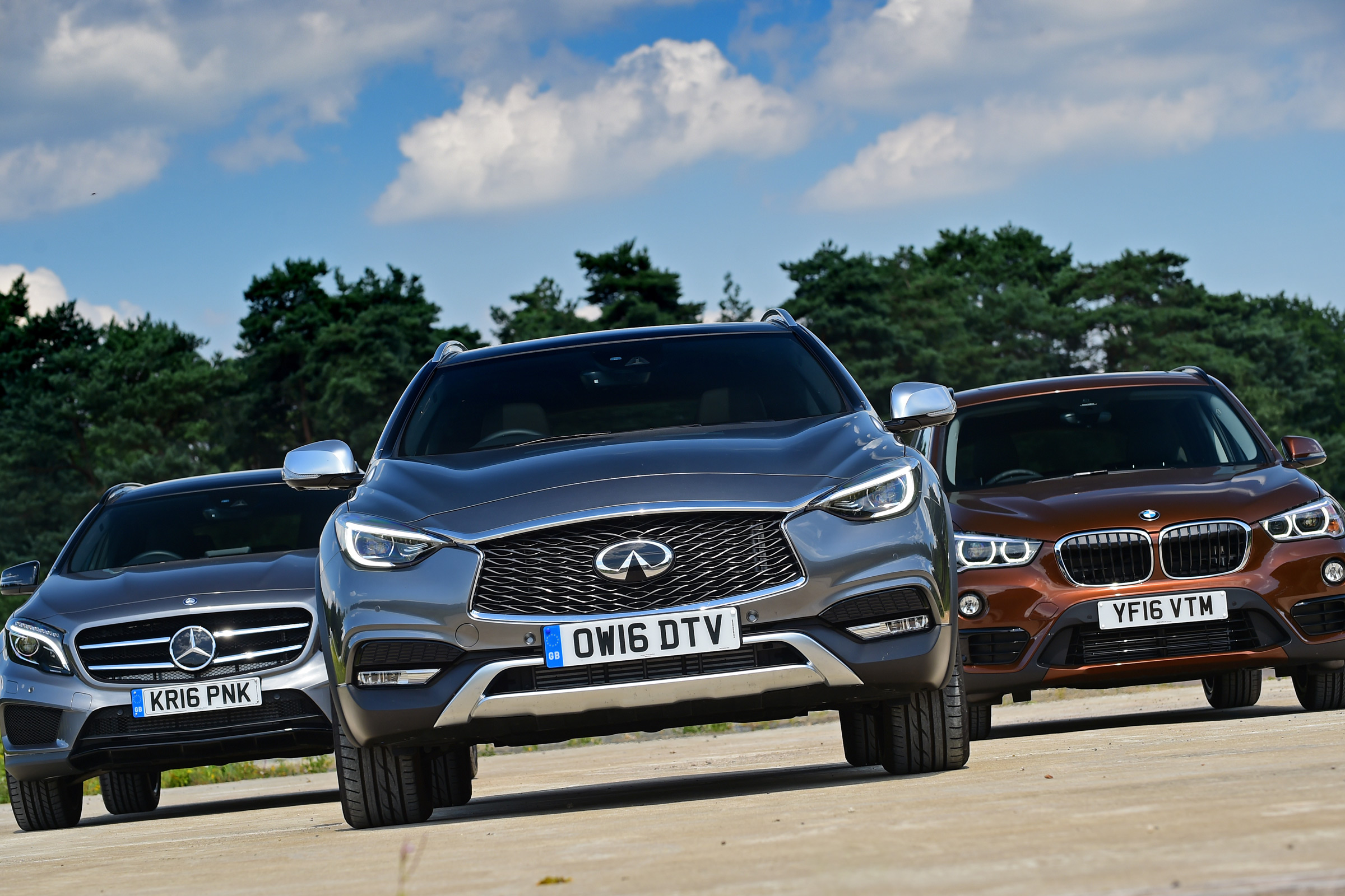 Infiniti QX30 vs Mercedes GLA vs BMW X1 - group
