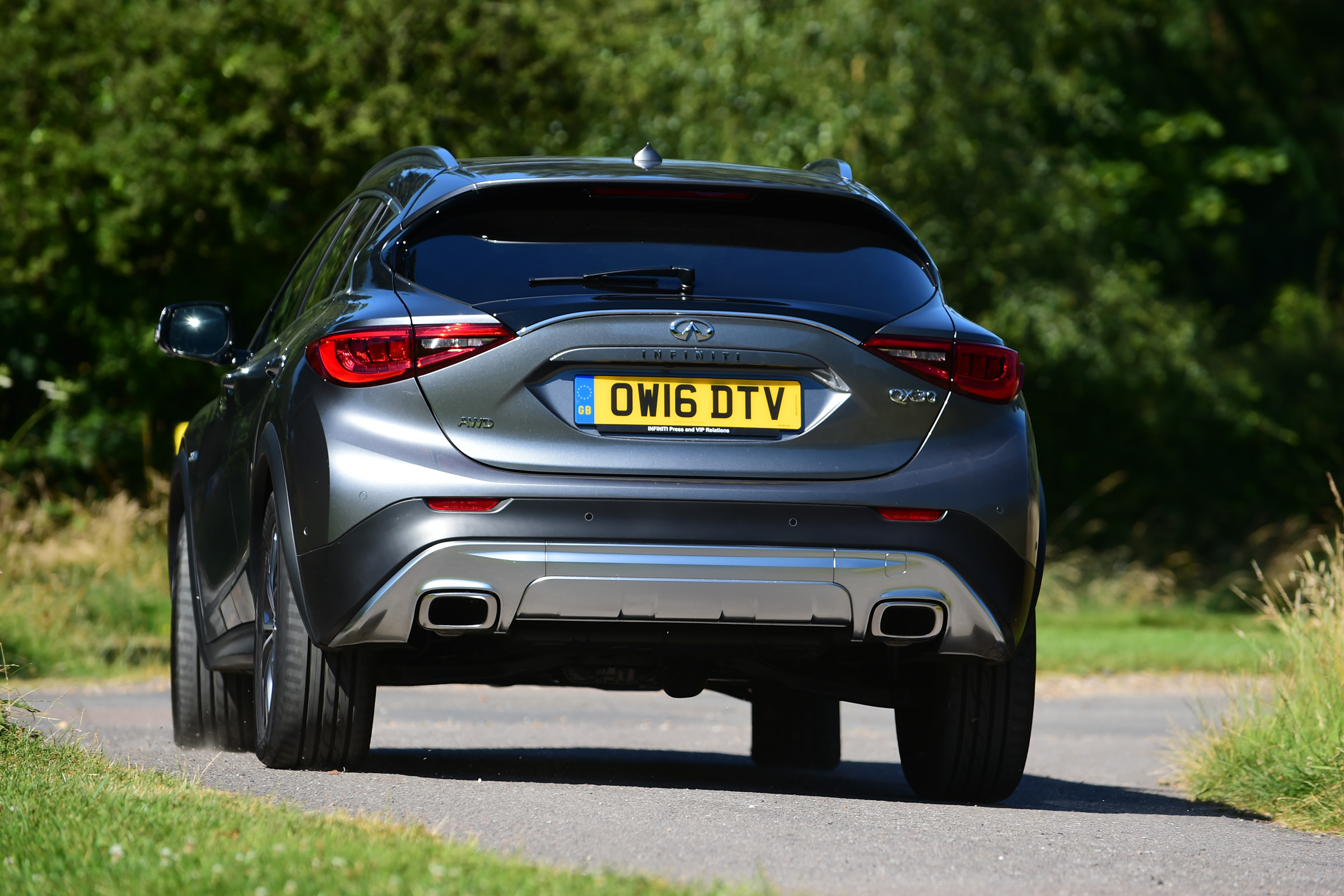 Infiniti QX30 2016 - rear cornering