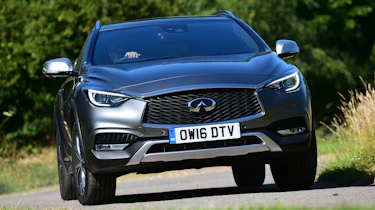 Infiniti QX30 2016 - front cornering