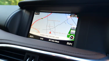 Infiniti QX30 2016 - sat nav