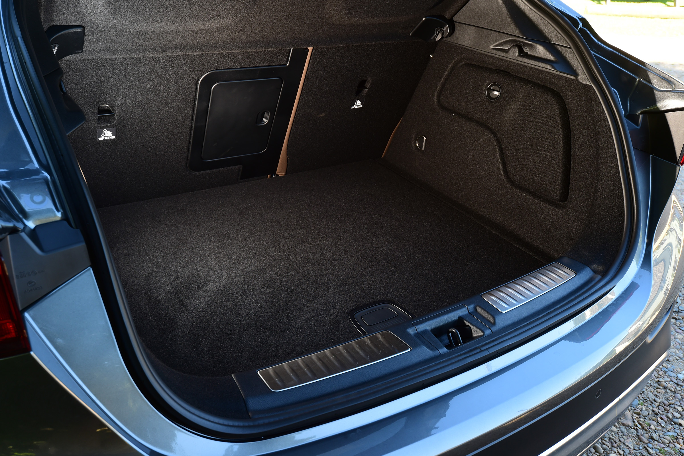 Infiniti QX30 2016 - boot