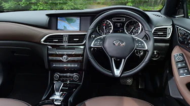 Infiniti QX30 2016 - interior