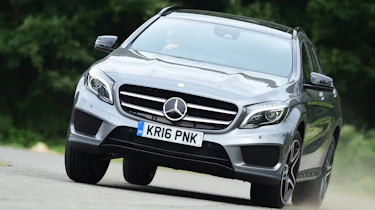 Mercedes GLA 2016 - front cornering