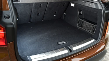 BMW X1 2016 - boot