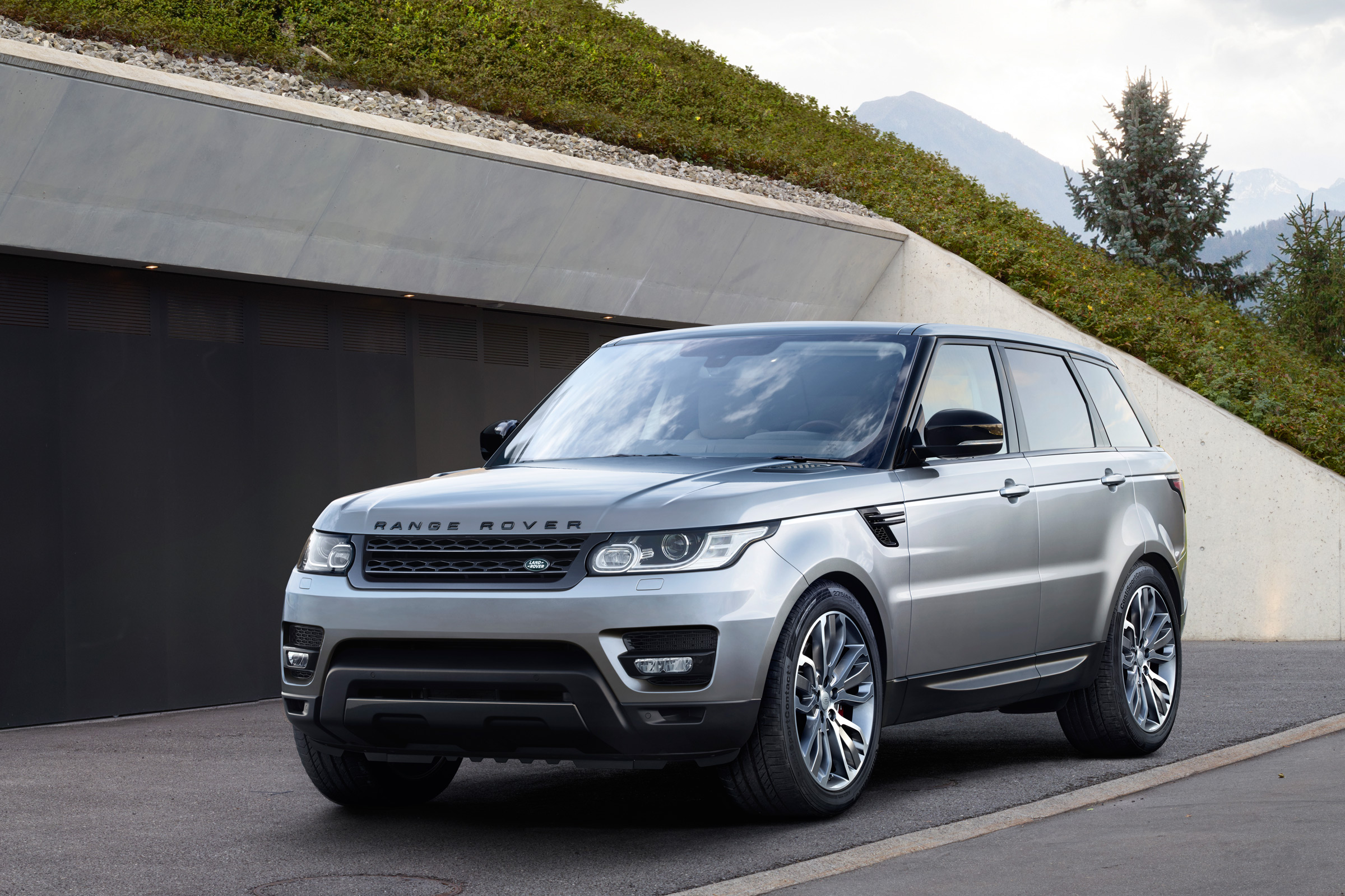 Range Rover Sport MY2017 - front quarter