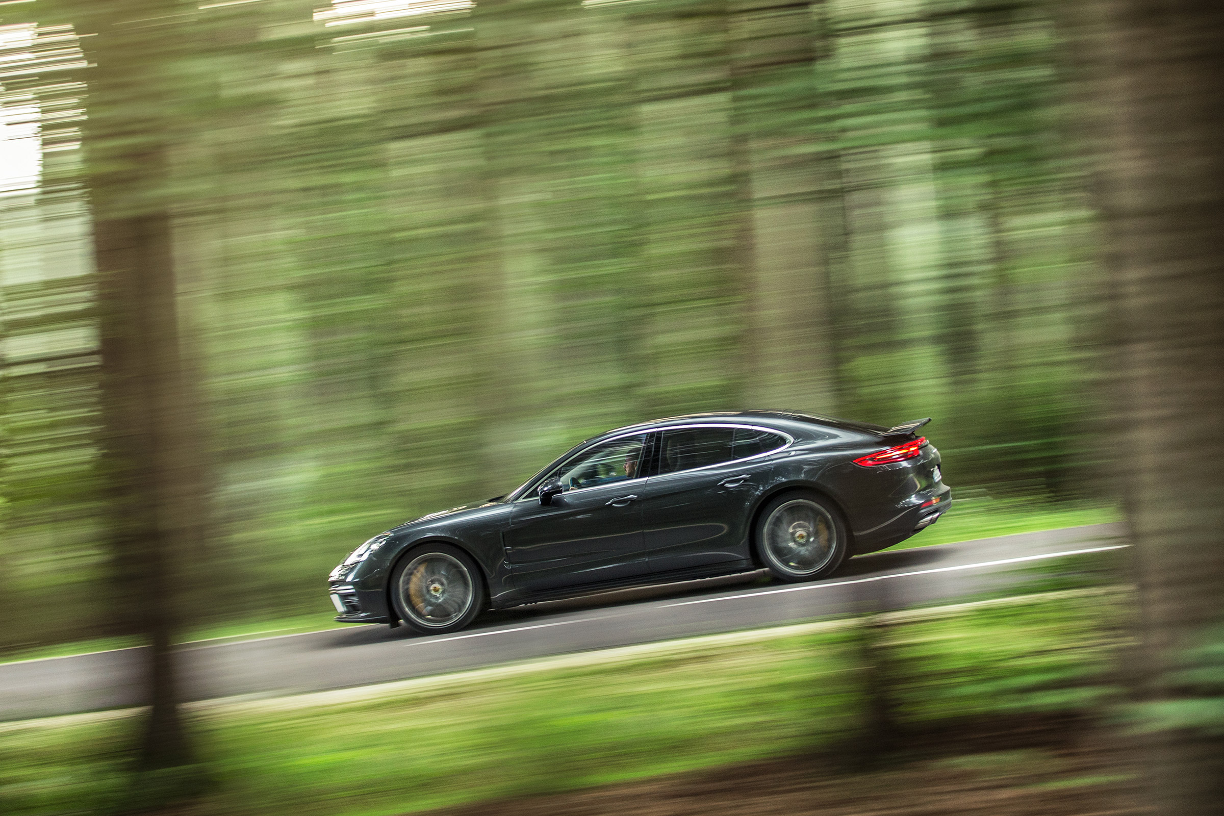 Porsche Panamera Turbo - side
