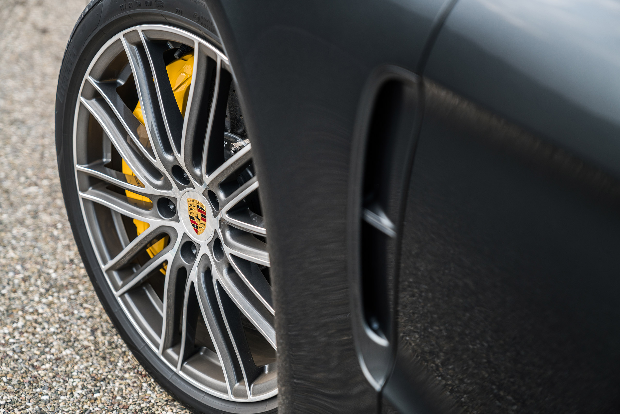 Porsche Panamera Turbo - wheel detail