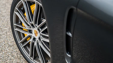Porsche Panamera Turbo - wheel detail