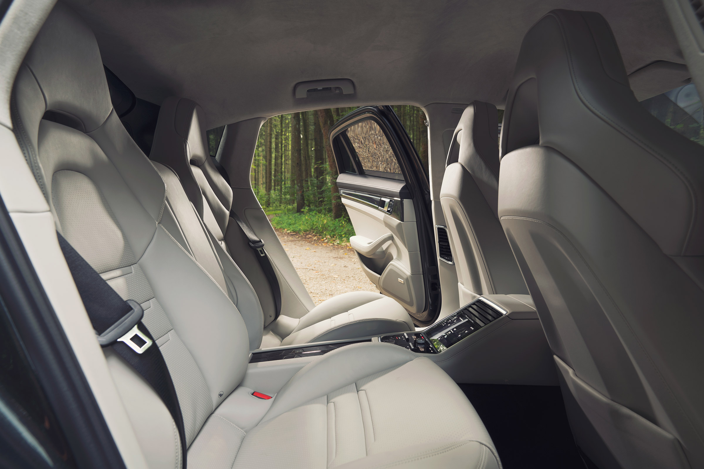 Porsche Panamera Turbo - rear seats