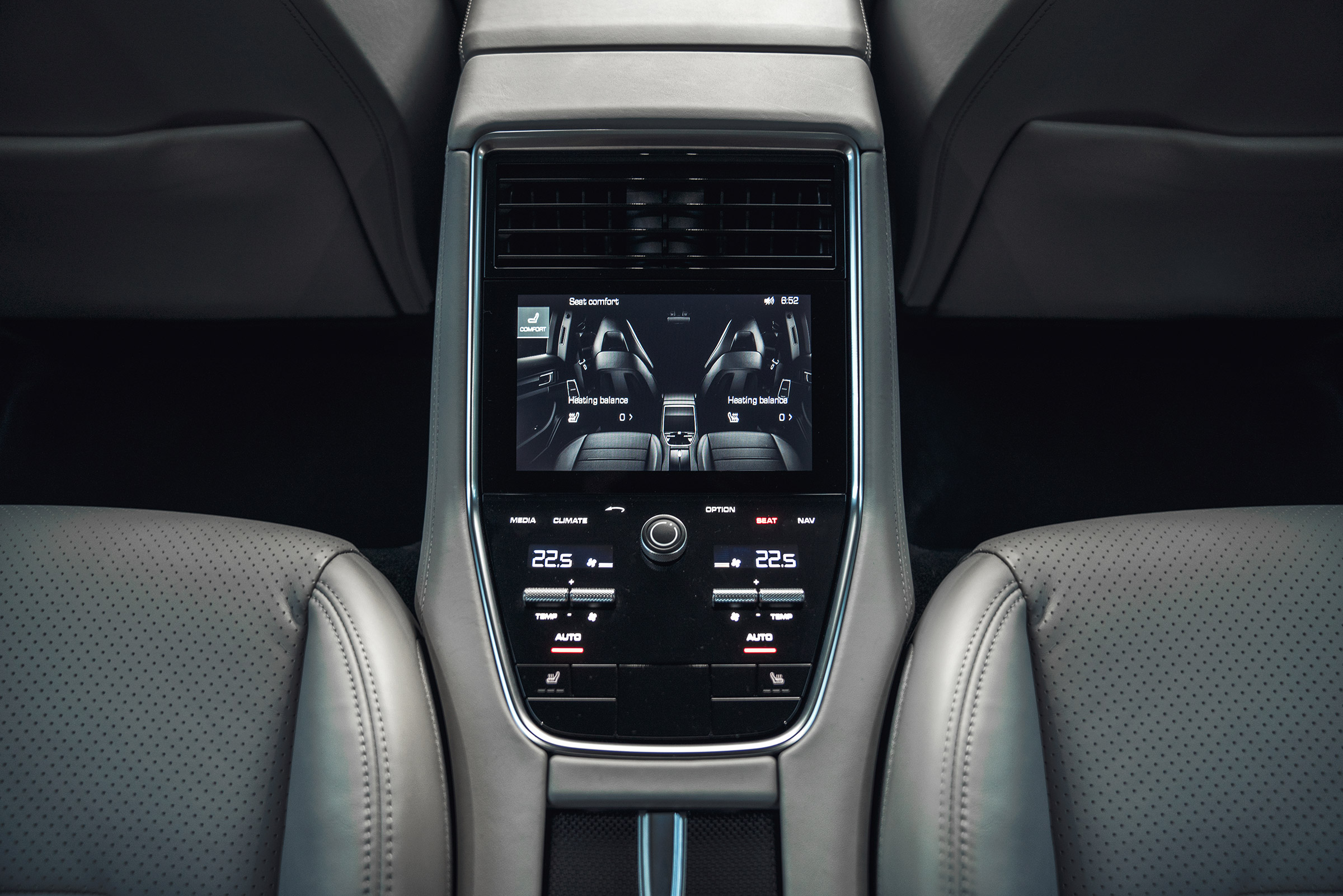 Porsche Panamera Turbo - rear infotainment screen