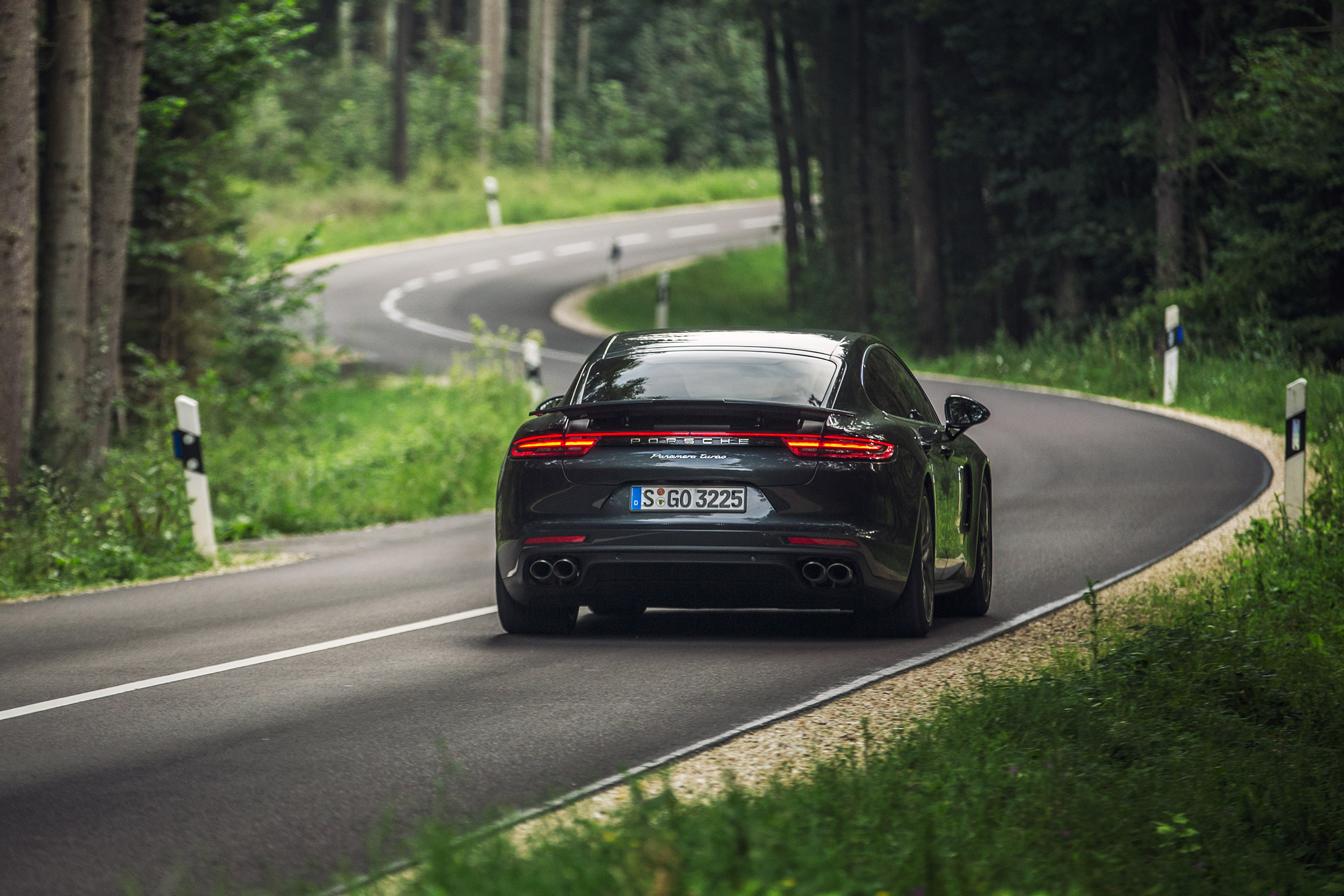 Porsche Panamera Turbo - rear cornering