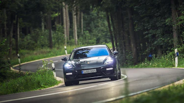 Porsche Panamera Turbo - front cornering