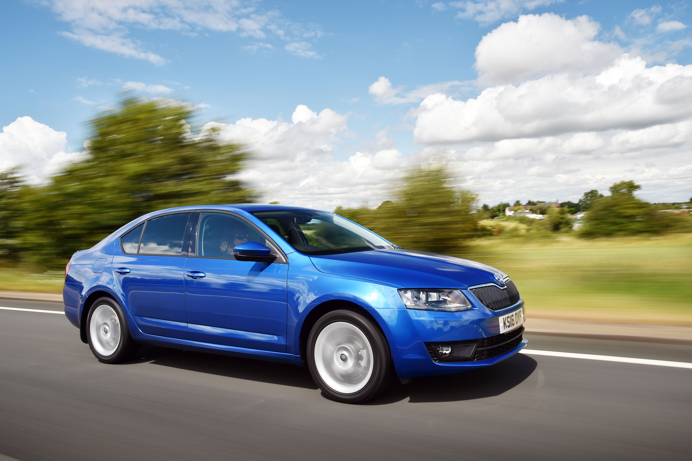 Skoda Octavia SE Sport and SE Technology tracking