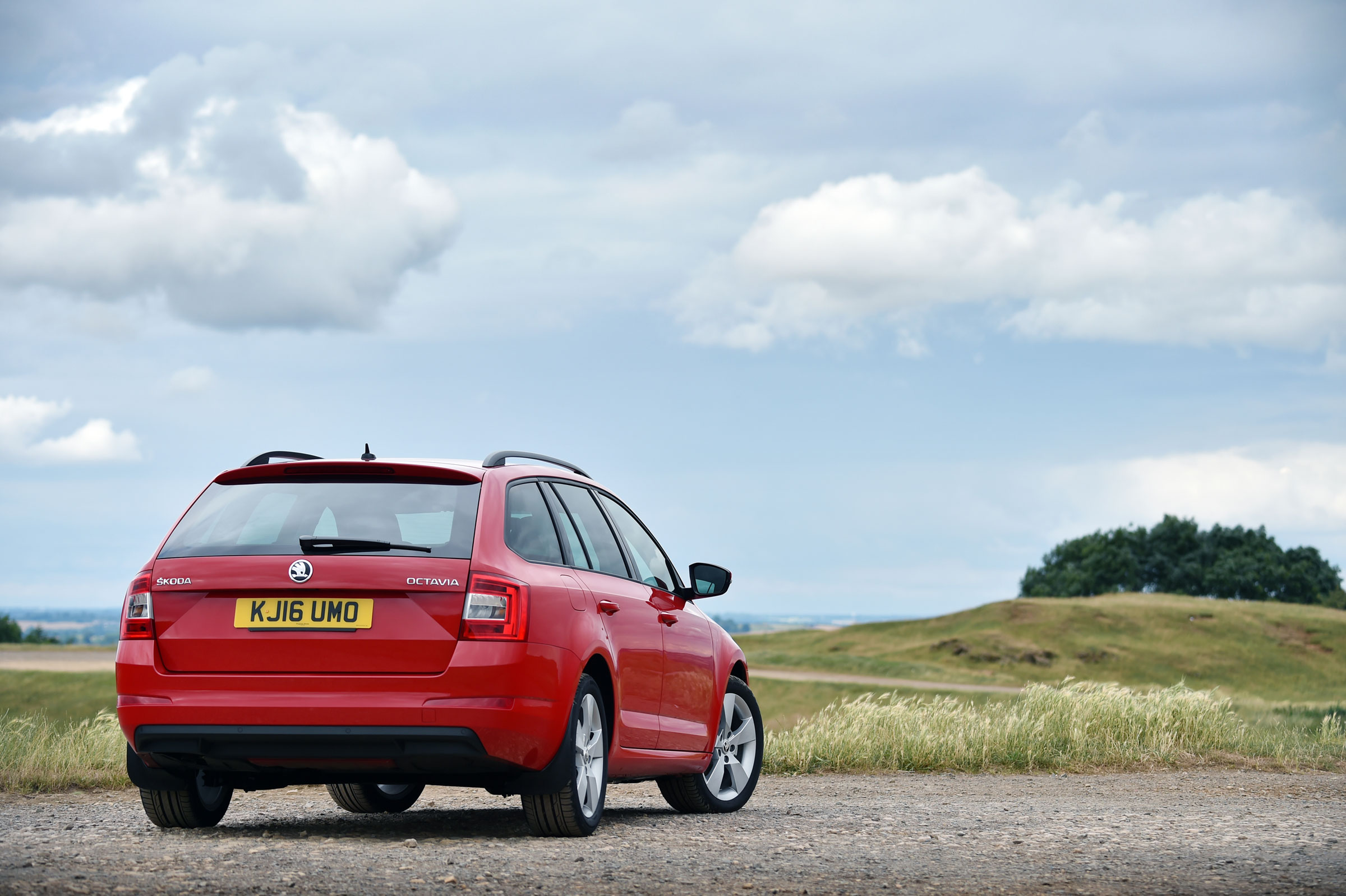 Skoda Octavia SE Sport and SE Technology rear