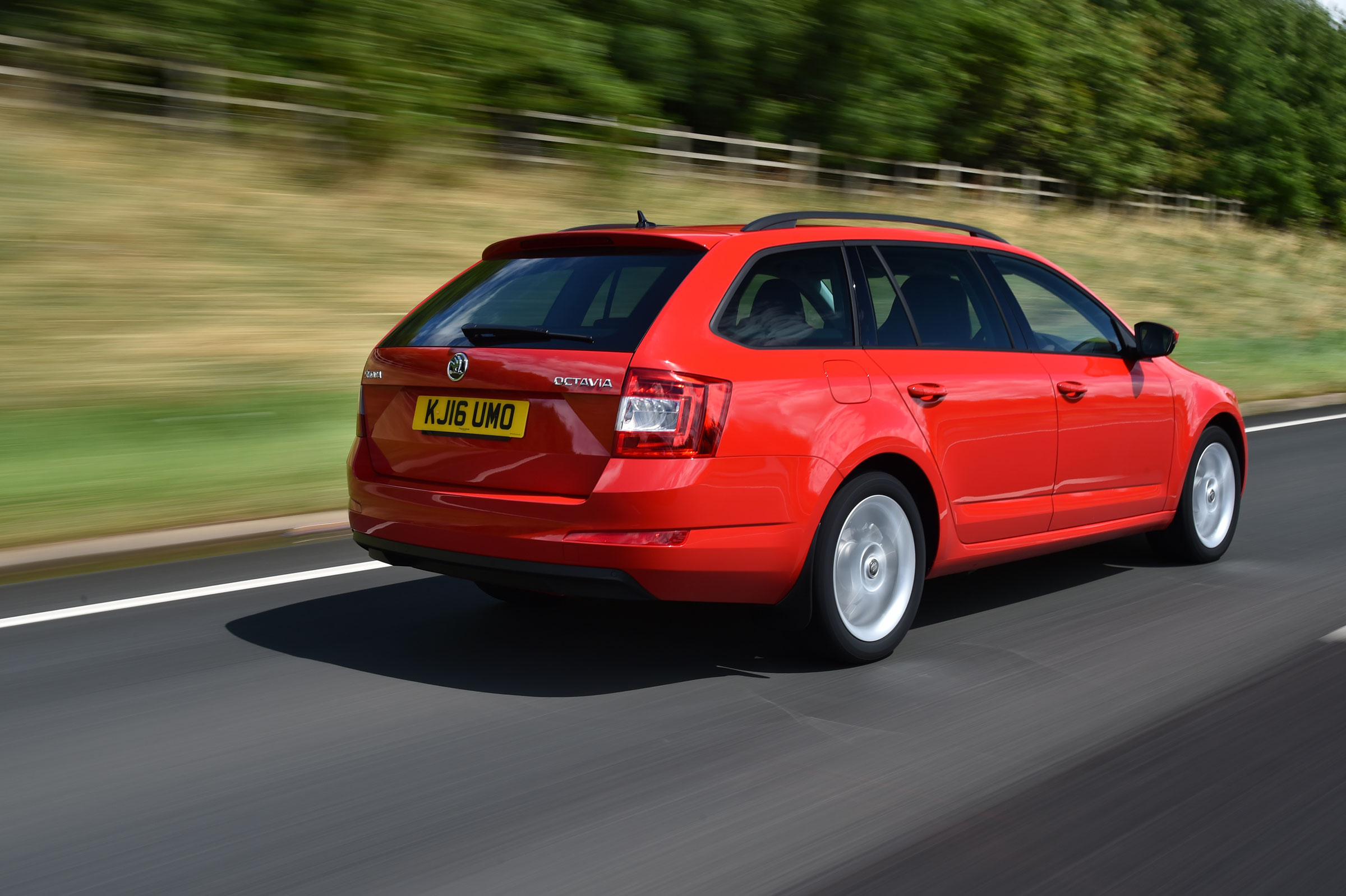 Skoda Octavia SE Sport and SE Technology estate