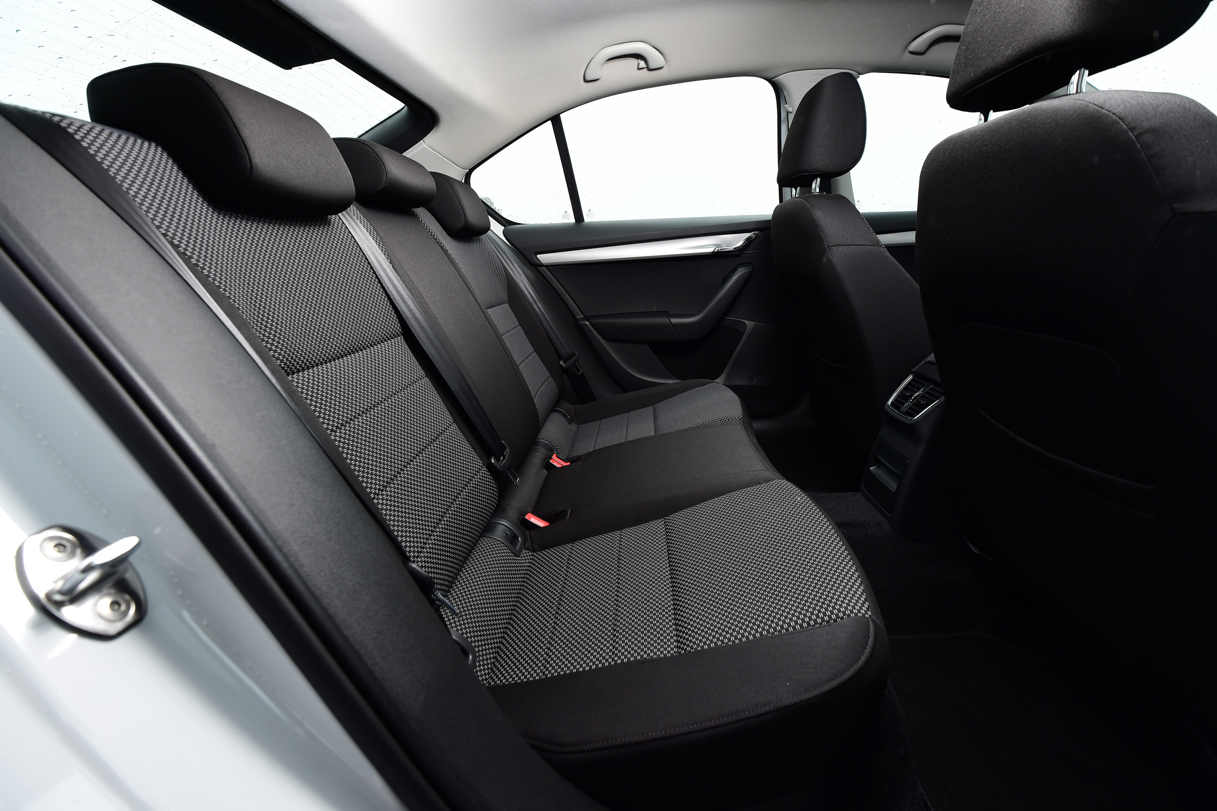 Skoda Octavia 1.0 TSI 2016 - rear seats