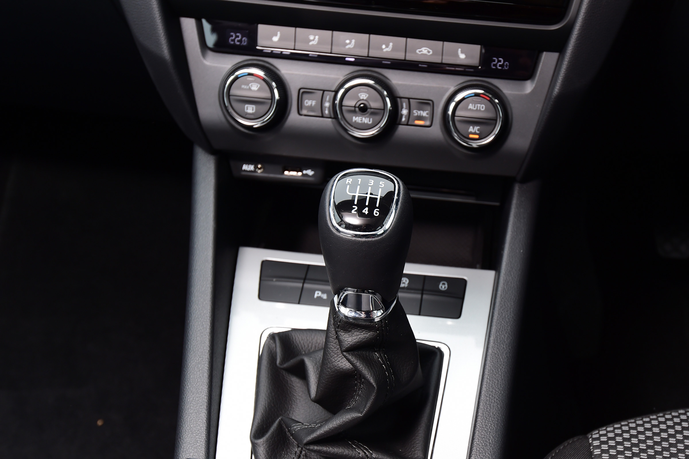 Skoda Octavia 1.0 TSI 2016 - gearlever