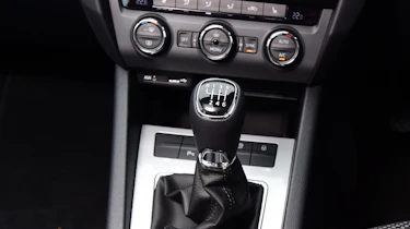 Skoda Octavia 1.0 TSI 2016 - gearlever
