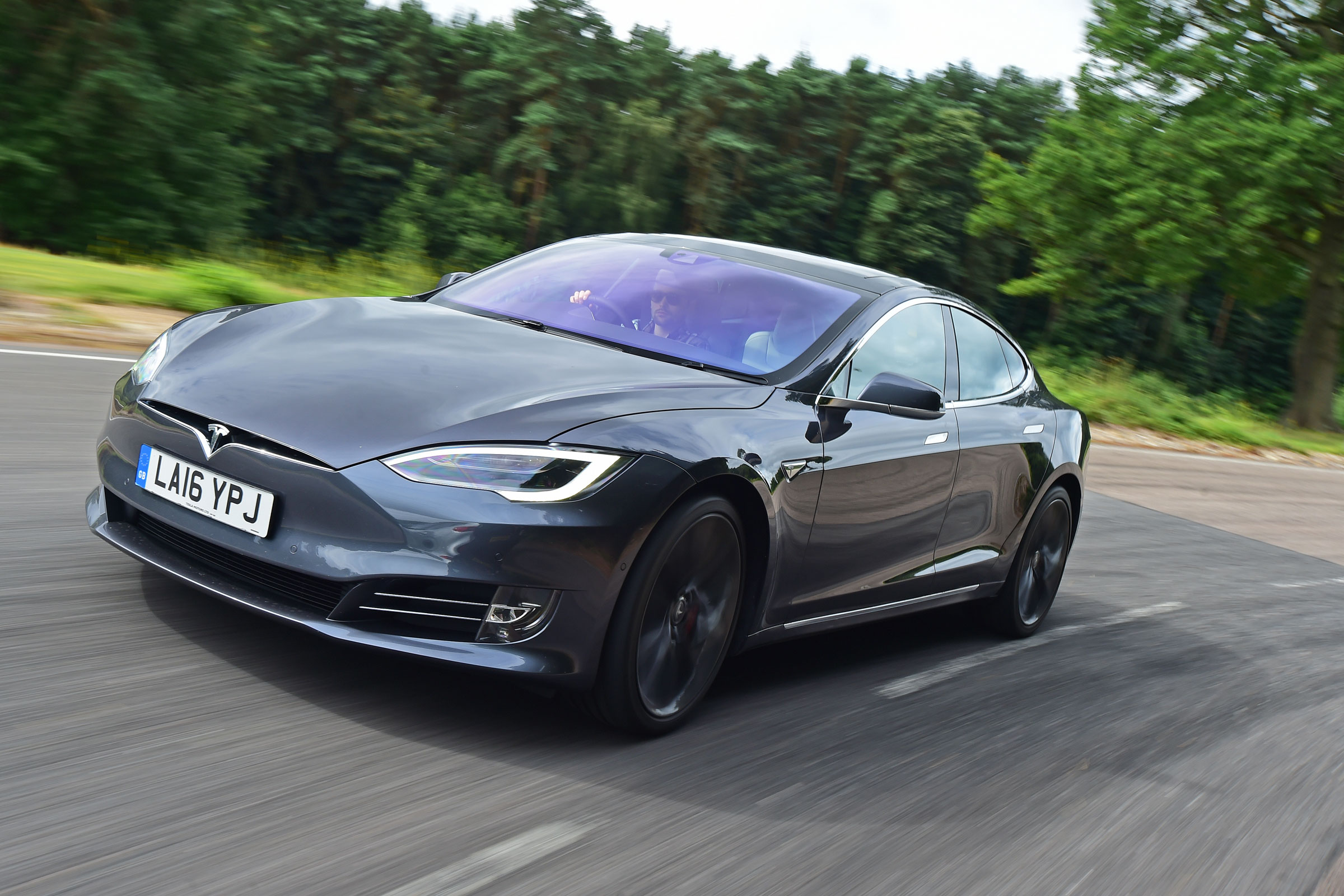 Tesla Model S 2016 facelift front tracking