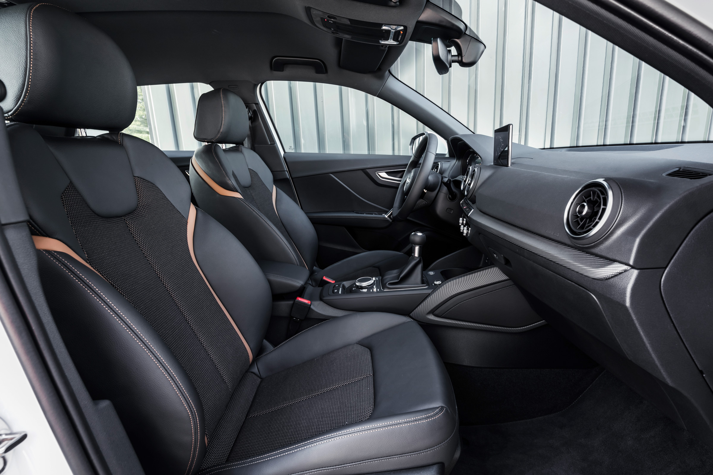 Audi Q2 1.0 TFSI - interior 2