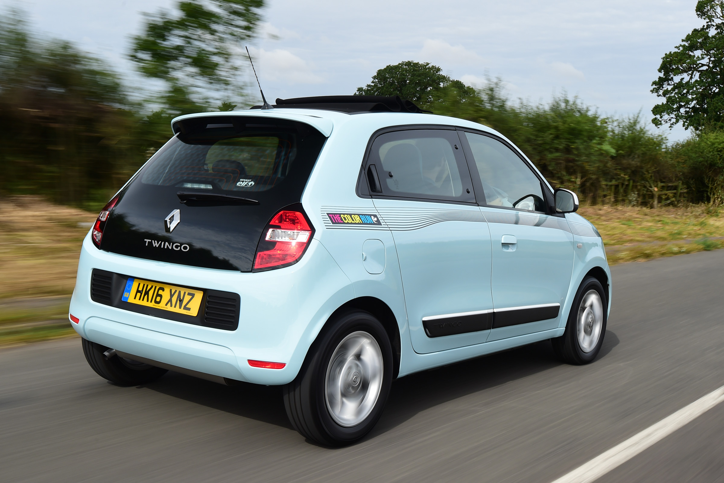 Renault Twingo The Colour Run - rear tracking