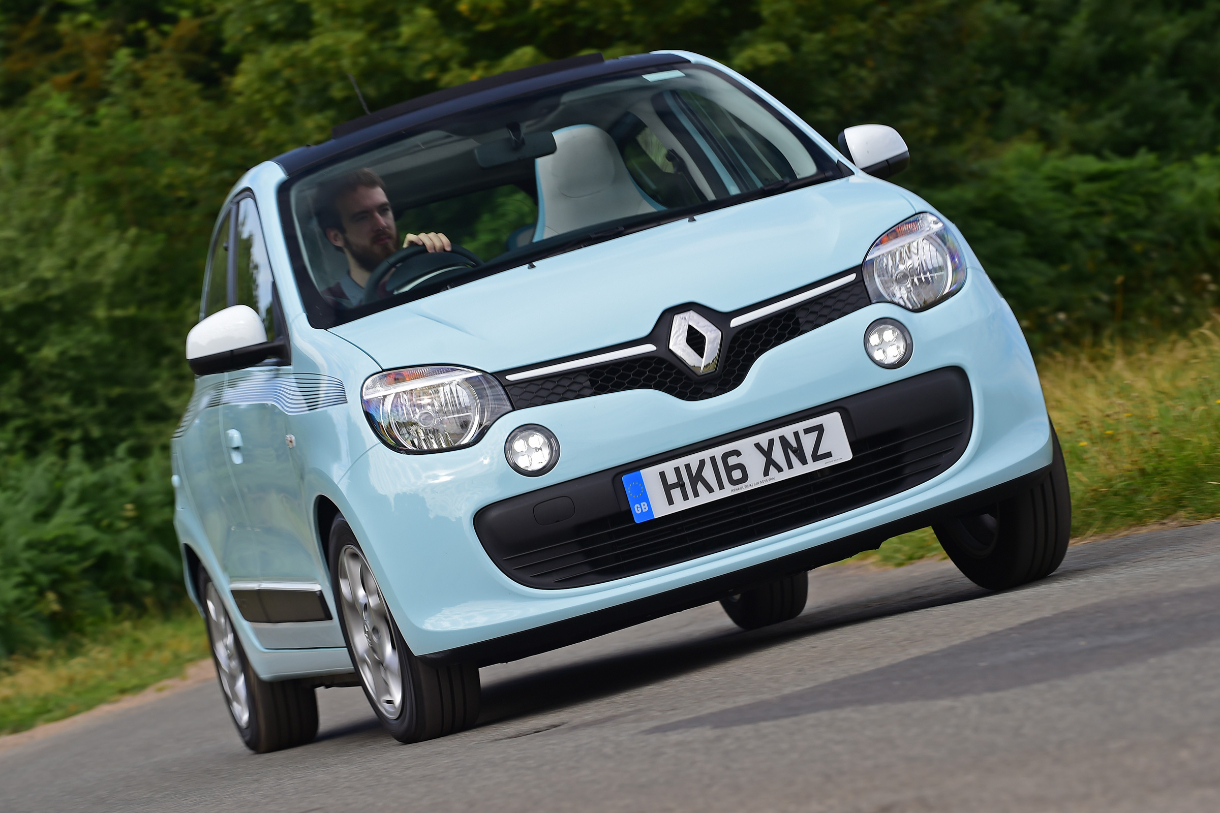 Renault Twingo The Colour Run - front cornering