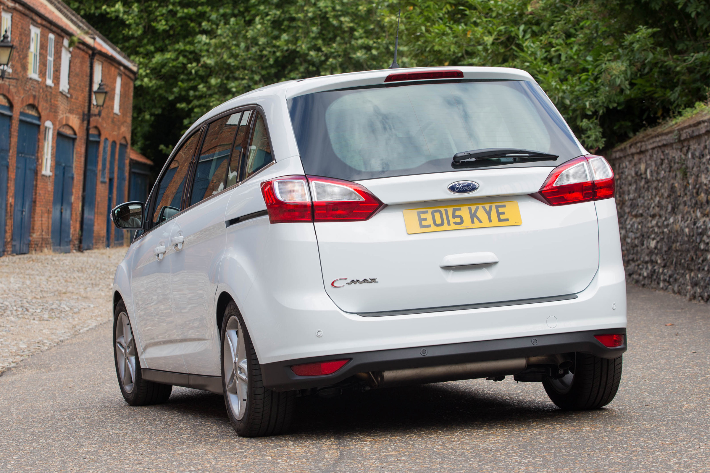 Ford Grand C-MAX 2016 - rear quarter