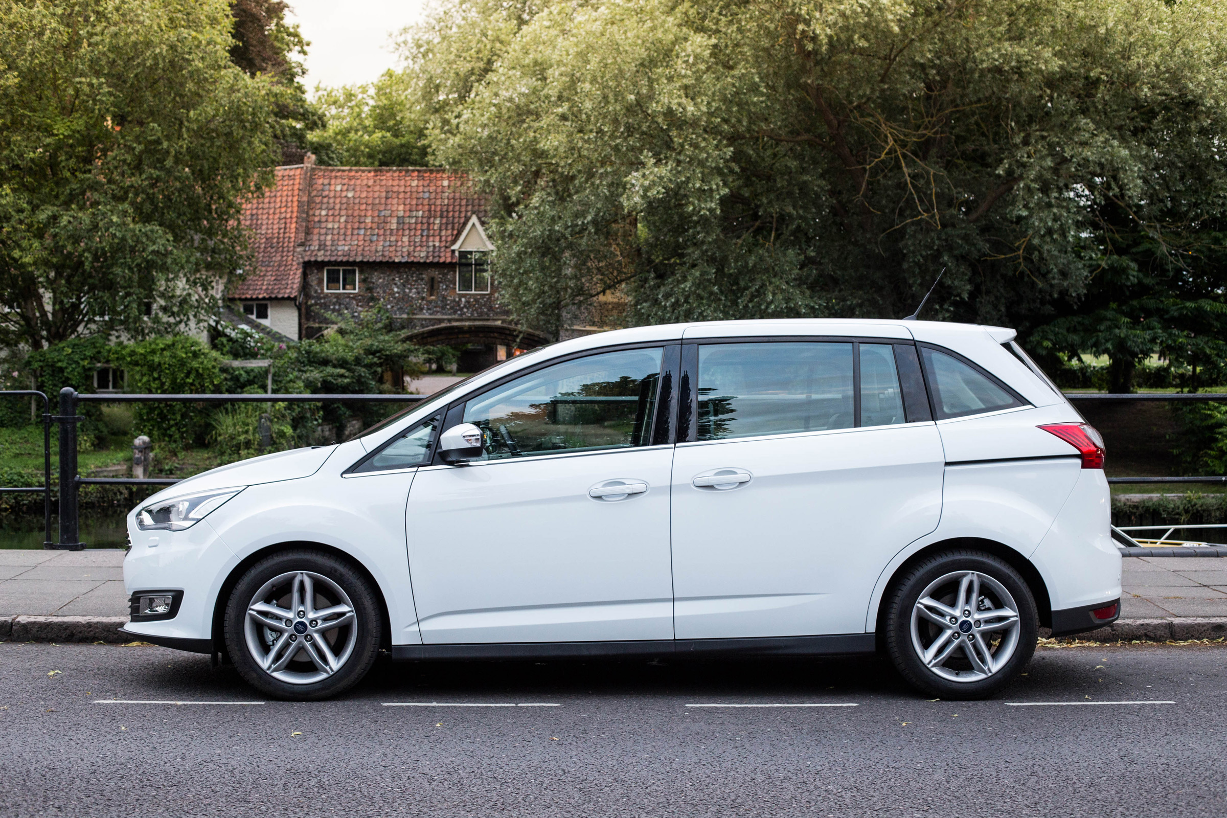 Ford Grand C-MAX 2016 - side