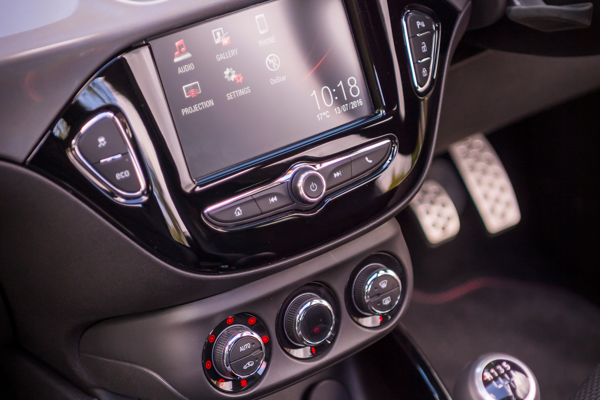 Vauxhall Adam S Rocks 2016 - infotainment