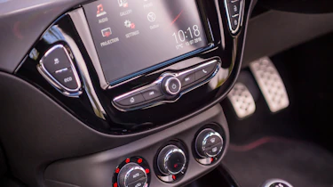 Vauxhall Adam S Rocks 2016 - infotainment