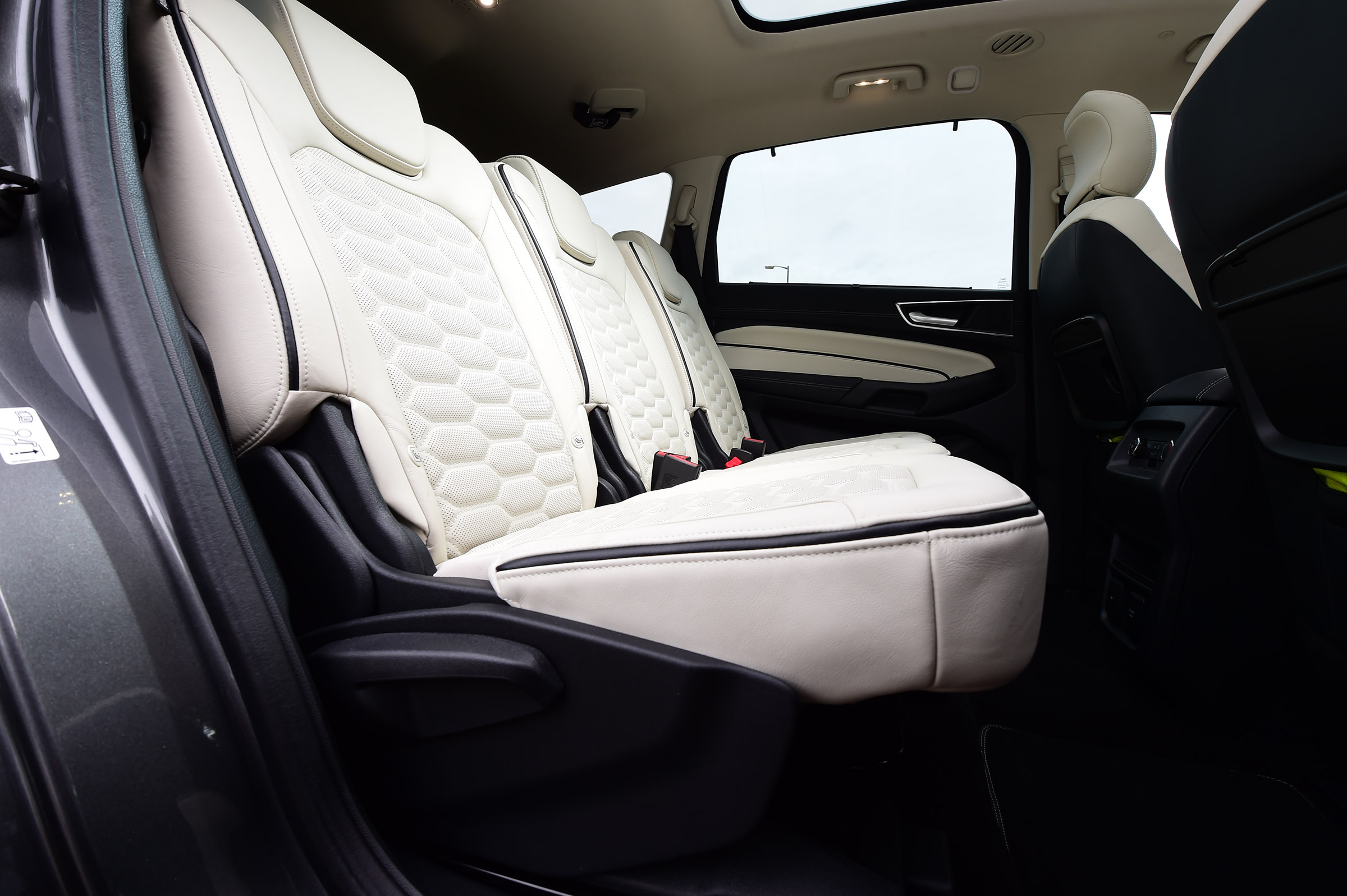 Ford S-MAX Vignale - rear seats