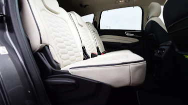 Ford S-MAX Vignale - rear seats