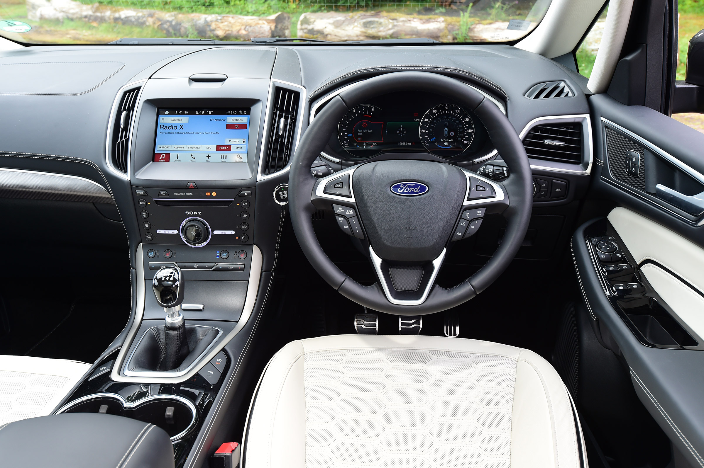 Ford S-MAX Vignale - dash