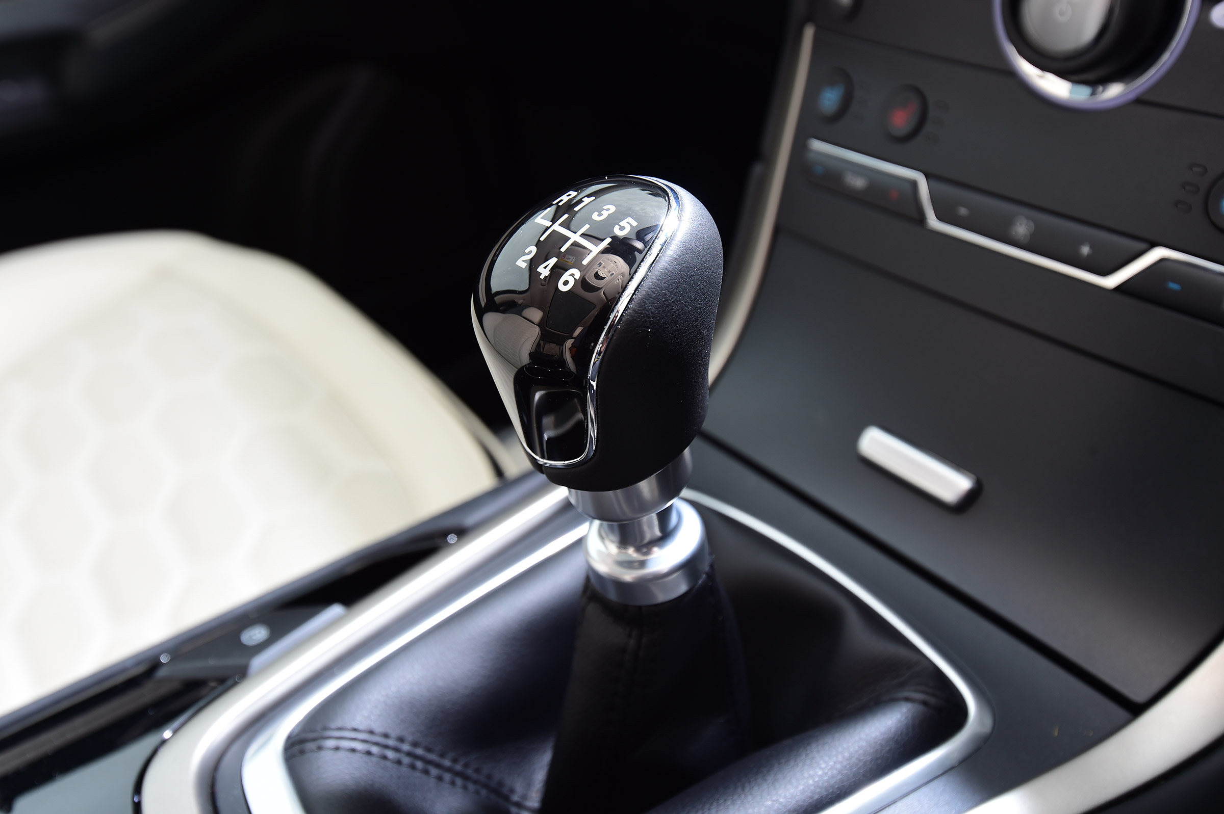 Ford S-MAX Vignale - gearstick
