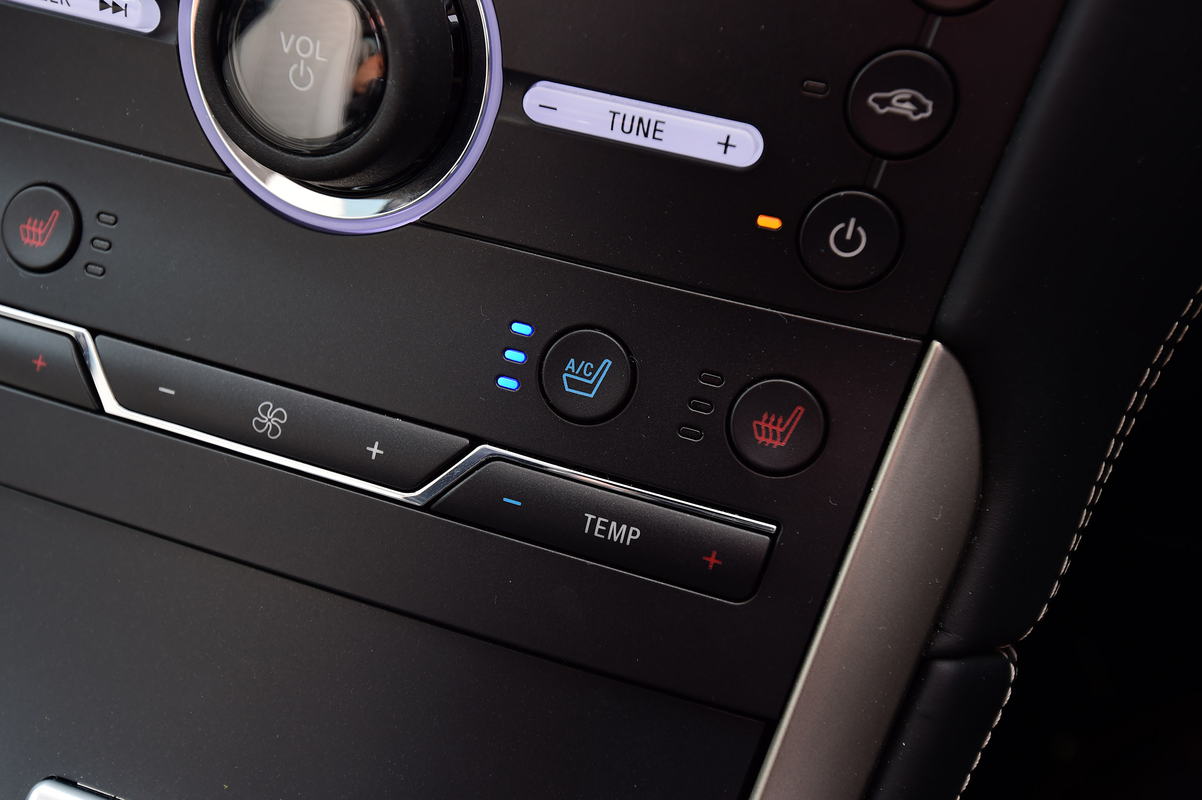 Ford S-MAX Vignale - heated seats button