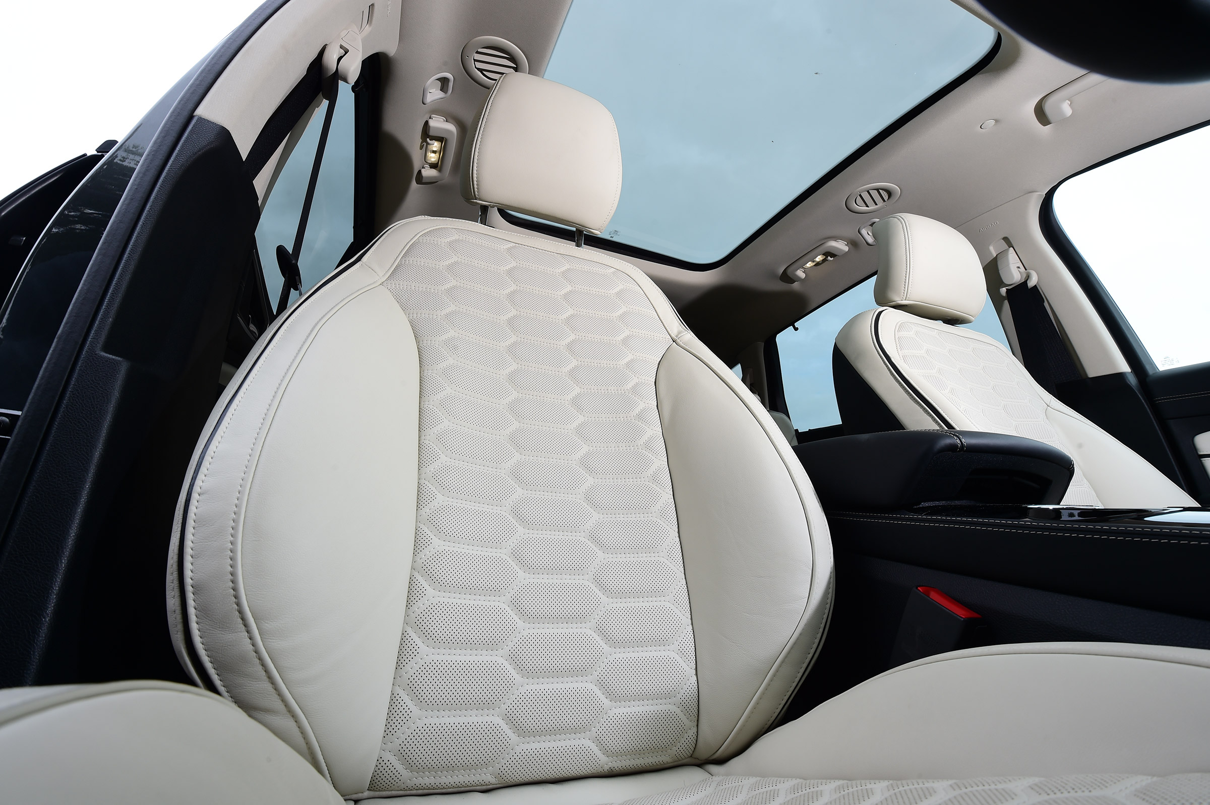 Ford S-MAX Vignale - front seat