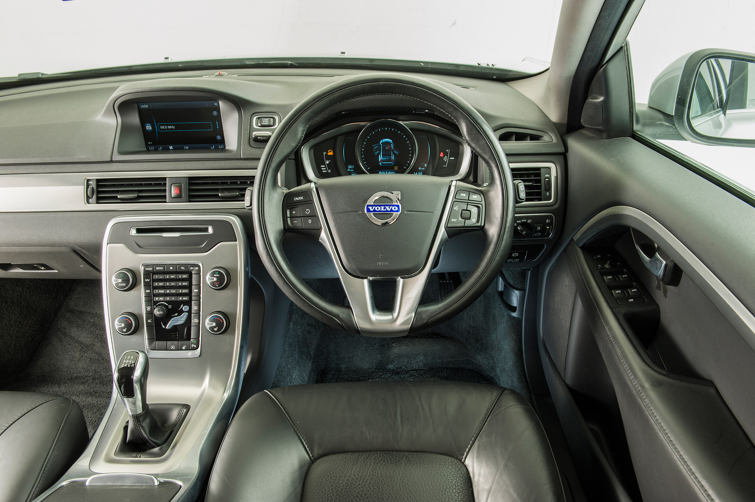 Used Volvo V70 - dash