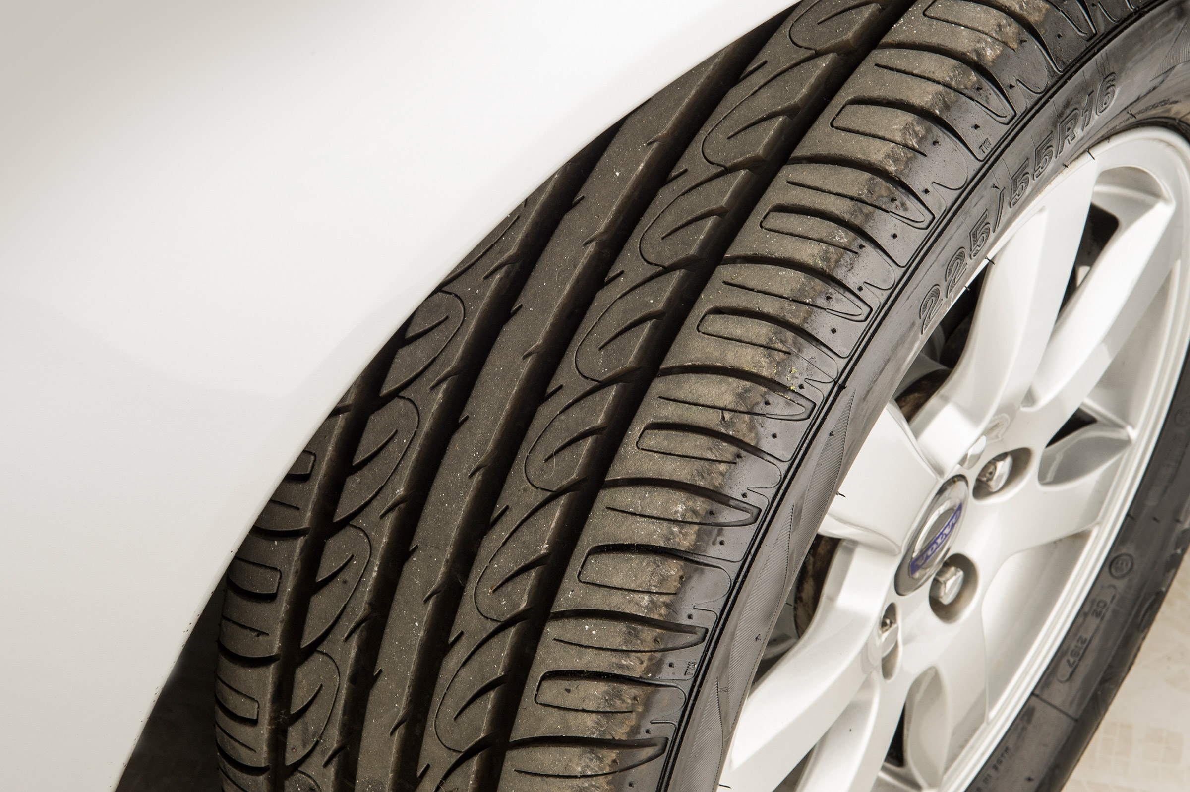 Used Volvo V70 - tyre