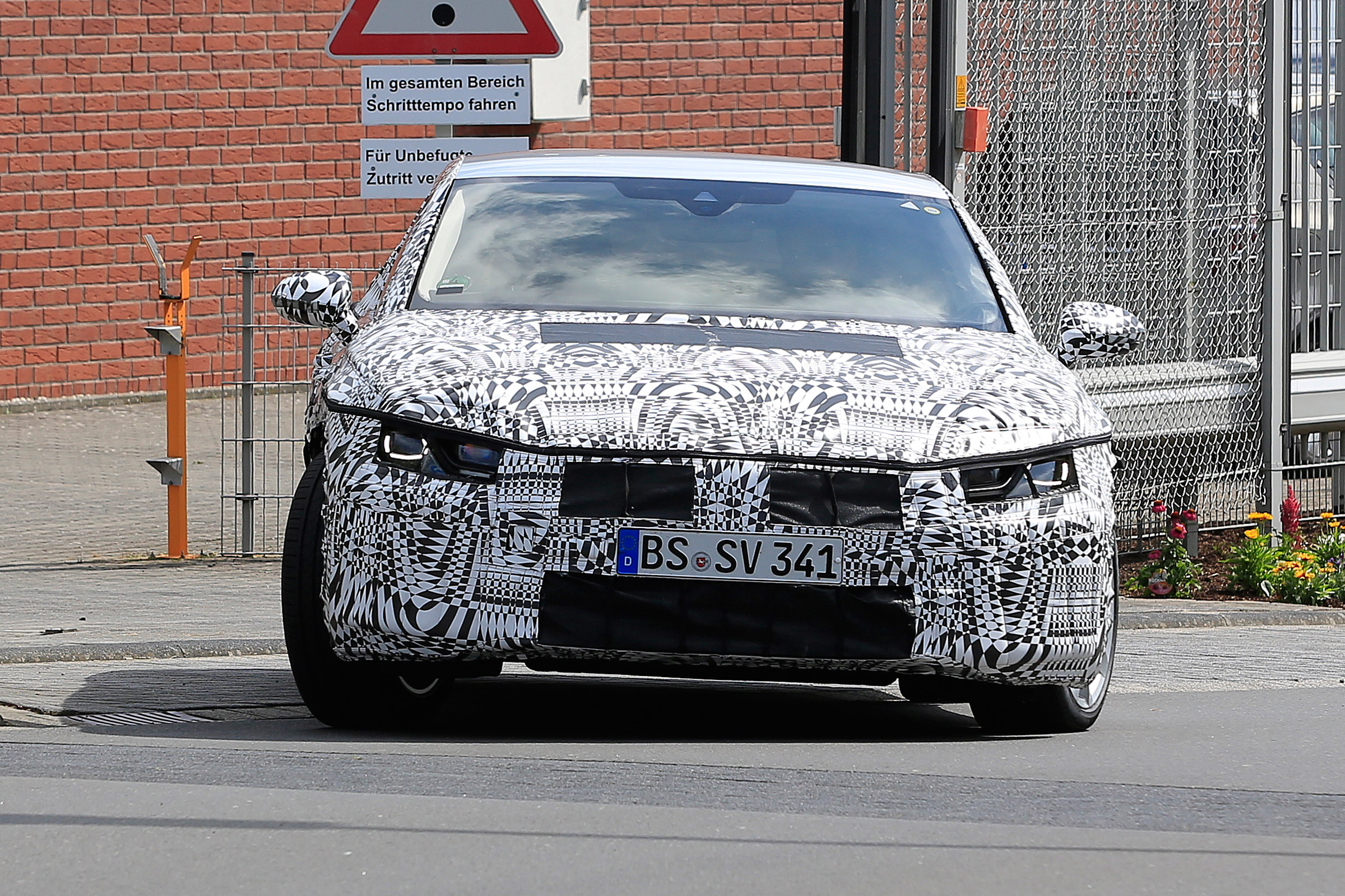 VW Passat CC spies front
