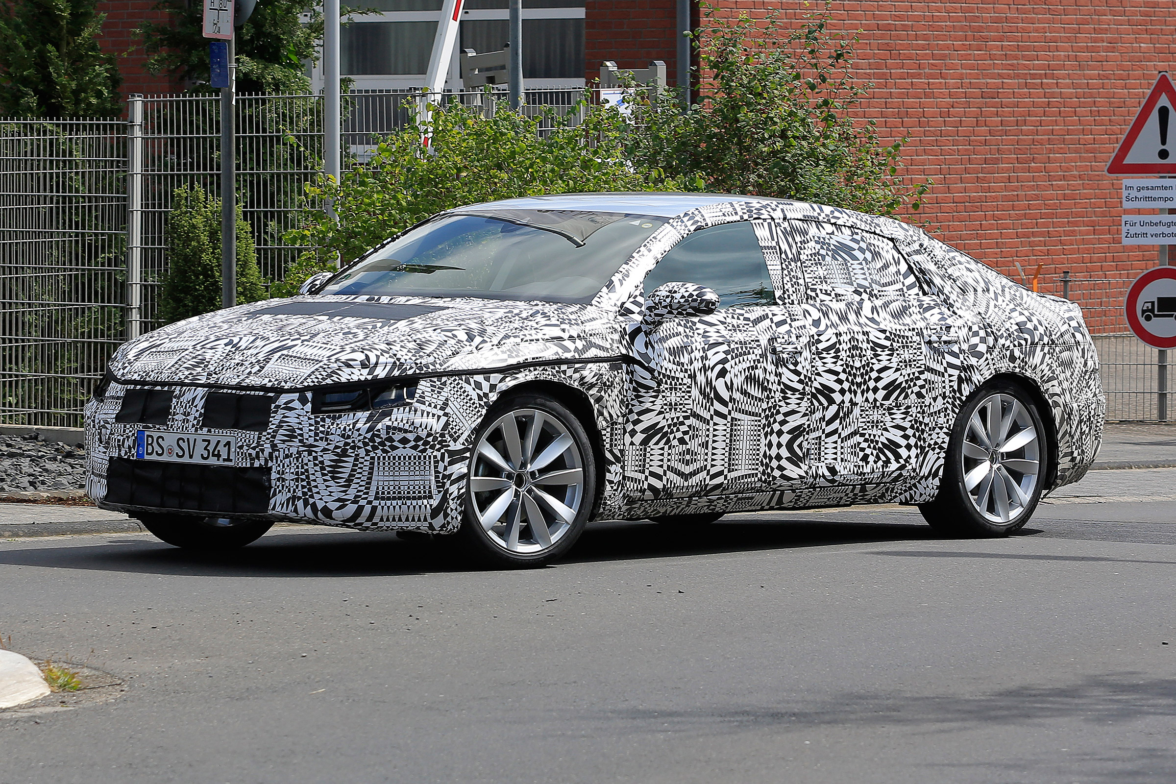 VW Passat CC spies aside front 3/4
