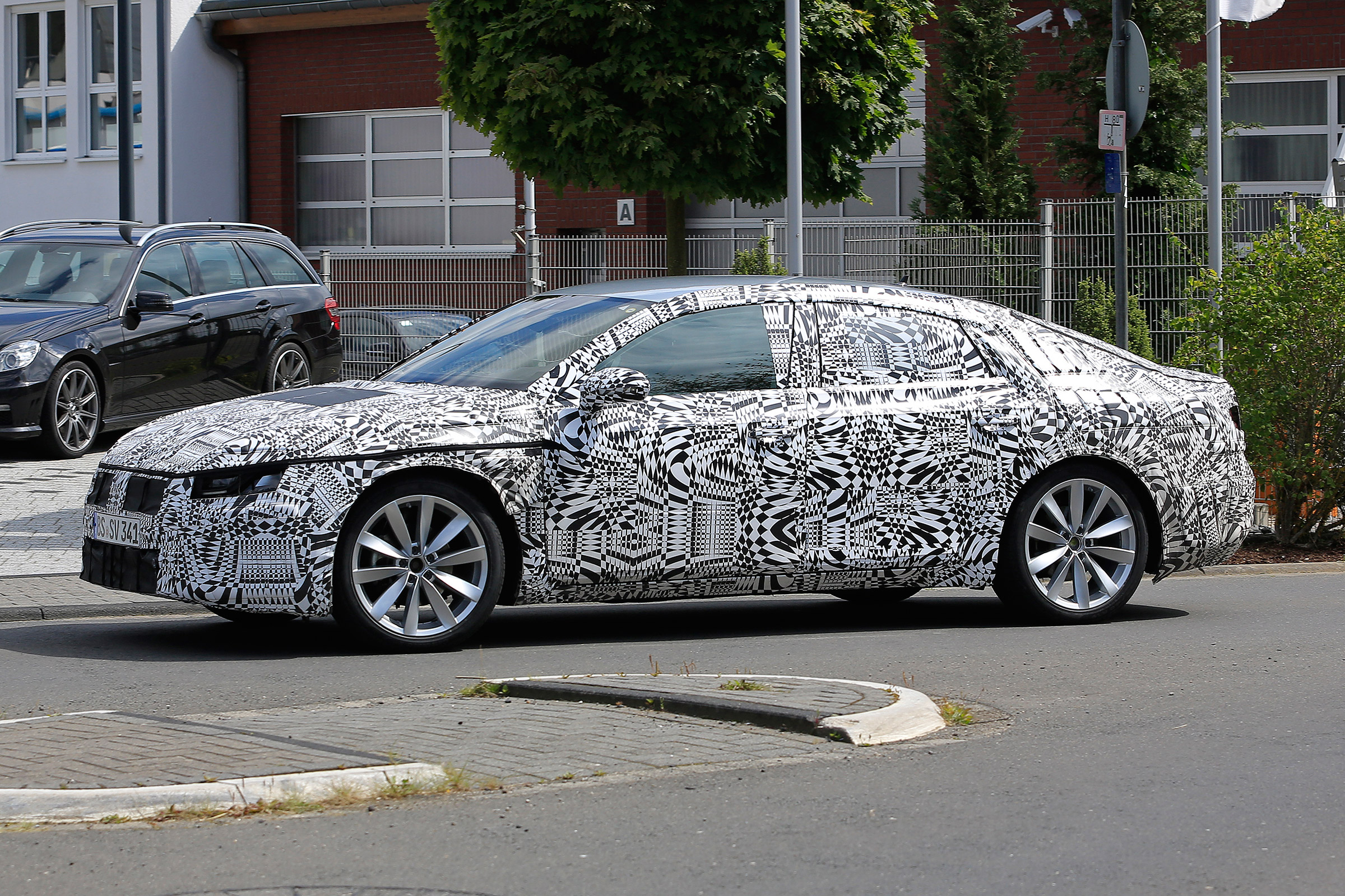 VW Passat CC spies side