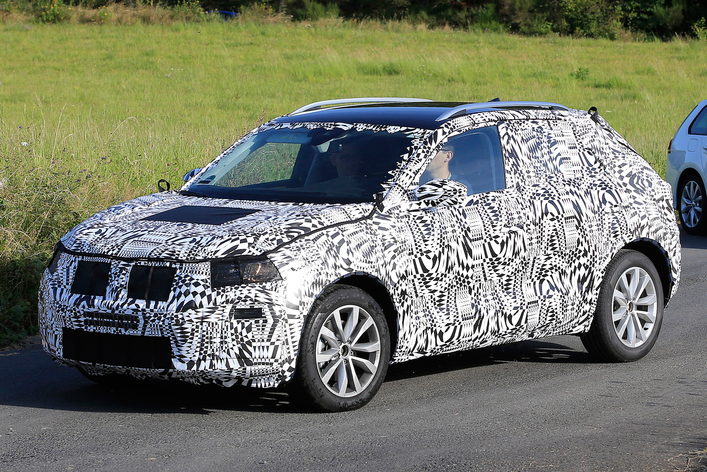 Volkswagen Polo SUV - spy shot front tracking 3