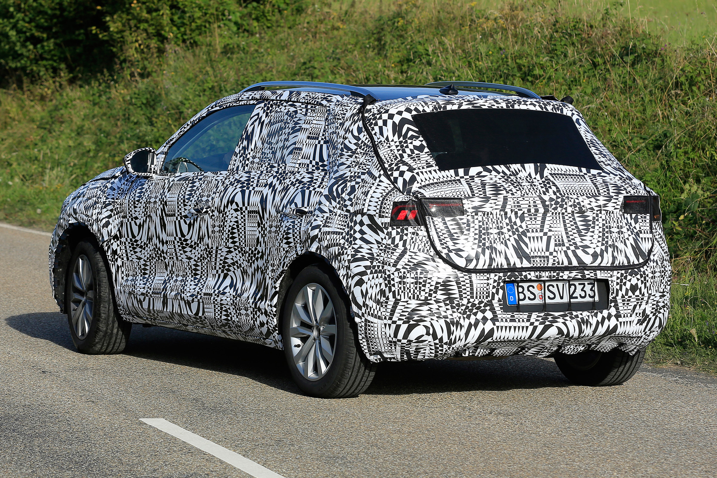 Volkswagen Polo SUV - spy shot rear cornering