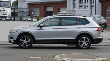 VW Tiguan XL 2017 side