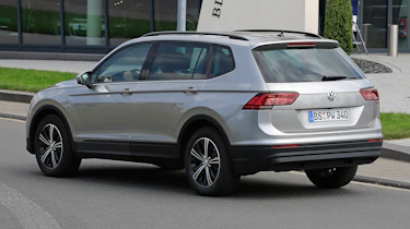 VW Tiguan XL 2017 side rear