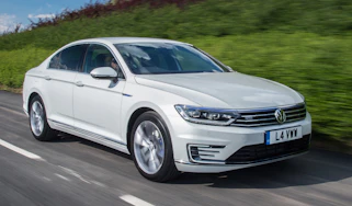 Volkswagen Passat GTE 2016 - front tracking
