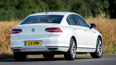 Volkswagen Passat GTE 2016 - rear cornering