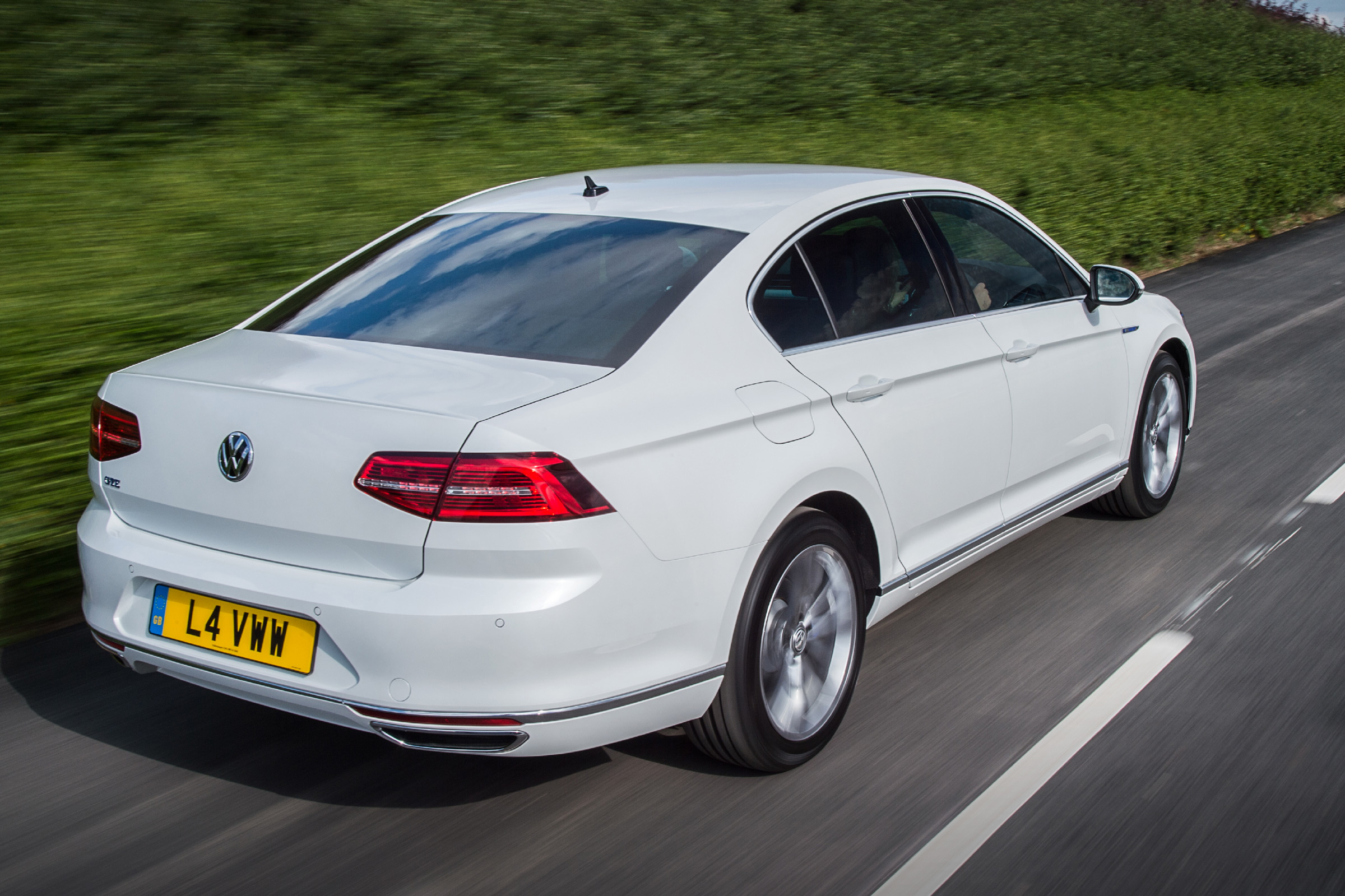 Volkswagen Passat GTE 2016 - rear tracking